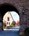 Blick durchs alte Torhaus